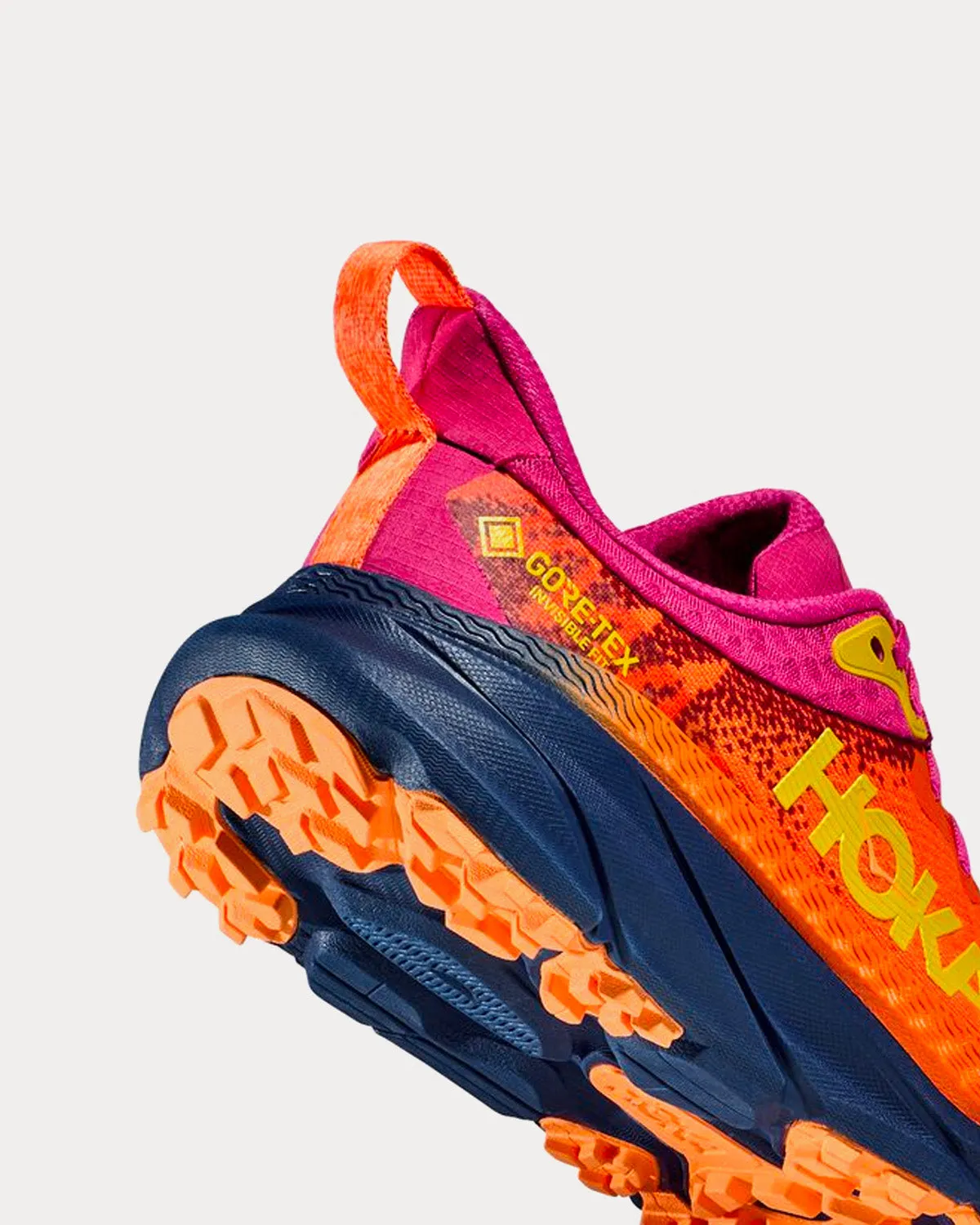 Challenger 7 GORE-TEX Vibrant Orange / Pink Yarrow Running Shoes