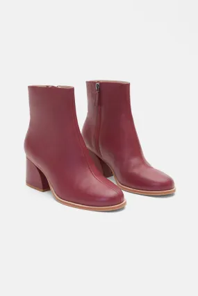 Curve Boot Beetroot Curve Boot Beetroot
